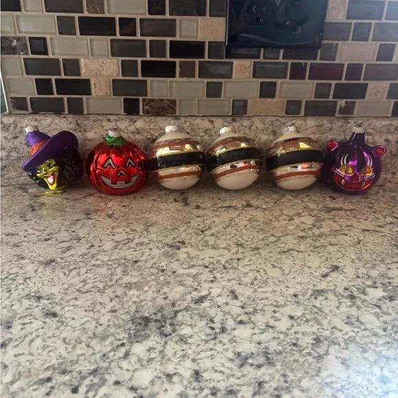 Lot of 30 Halloween ornaments. - Picture 16 of 16